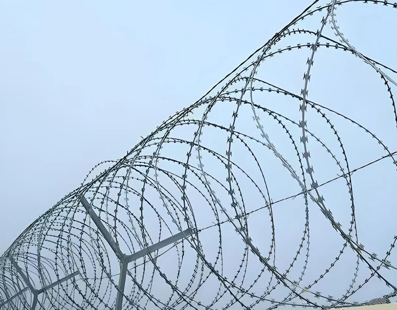 How Wire Mesh Reinforces Concrete Slabs to Prevent Cracking in Heavy-Duty Pavement Applications